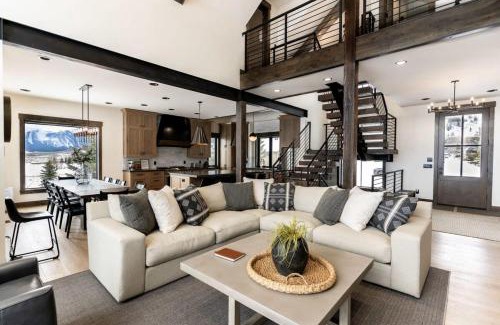 Island Park House | The Lodge at Cutthroat Landing