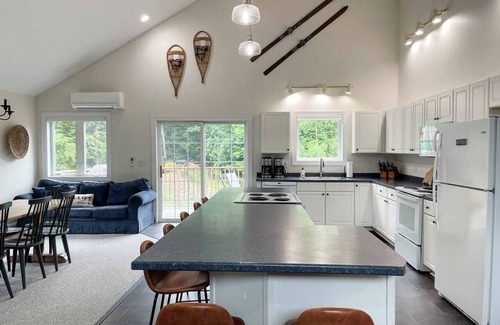Bridgton House | The Lodge at Moose Pond & Pleasant Mtn Sleeps 20
