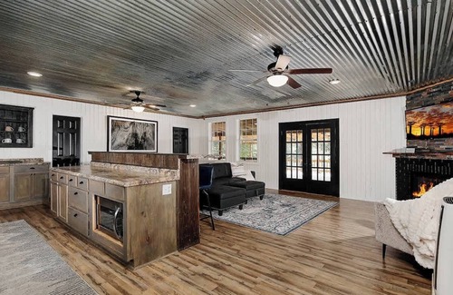 Centerville House | The Lodge At Our Texas Ranch