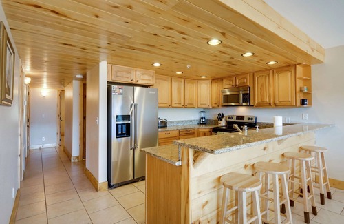 Meadow View Heights Apartment | The Lodge at Duck Creek: WOLF PACK SUITE (PET FRIENDLY)