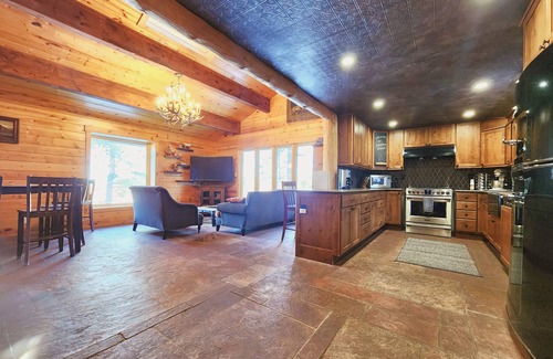Red Feather Lakes House | The Lodge at Phantom Lake Ranch with private lakes and hiking trails