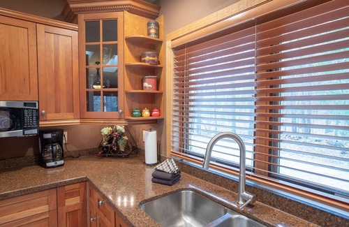 Comstock Cabin | The Lodge: Gorgeous Wooded Retreat on Pristine North Pipe Lake, Hot Tub