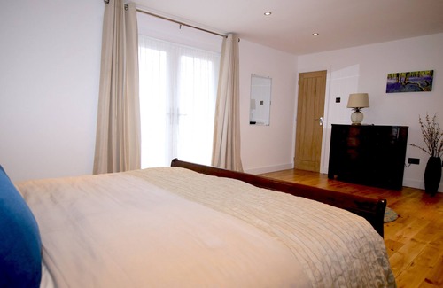 Berkhamsted Cabin | The Lodge located adjacent to stunning woodland