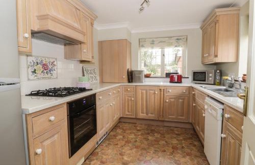 Hadleigh House | The Lodge off High Street