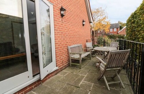 Hadleigh Cottage | The Lodge off High Street