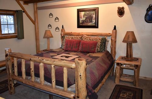 Custer Bed & Breakfast | The Lodge Suite at Dakota Dream B&B. Secluded, Close to Custer, Great Breakfast!
