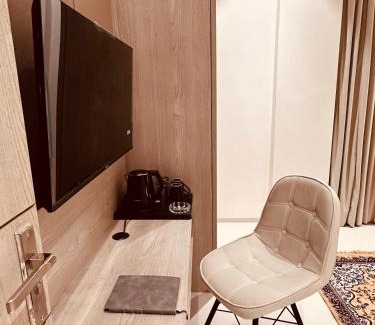 DLF Phase 1 Apartment | The Lodgers 2 BHK Serviced Apartment Near Artemis Hospital Sector 57 Gurgaon - Nearest Metro Station Sector 54 Chowk