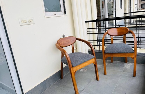 Sector 51 Apartment | The Lodgers Luxury Studio Apartment In front of Artemis Hospital