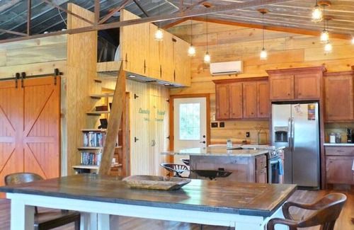 Bryan Apartment | The Loft at Lucky Eagle~Aggieland Vacation Rentals