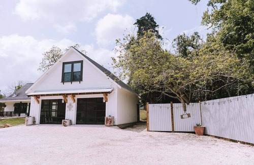 Brenham Apartment | The Loft On Almo