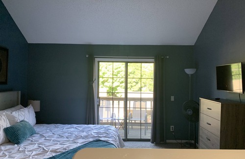 Shawnee Condo | The Loft: Quiet, Comfortable and Close To Everything That You Need!