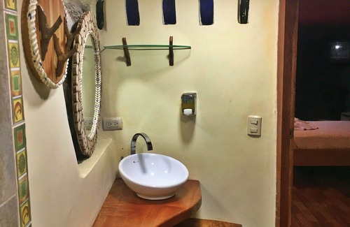 Bahia de la Academia Bed & Breakfast | The lonely George Ecolodge