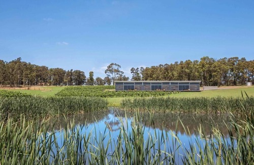 Pokolbin Apartment | The Longhouse - Suite 3 - Iconic Hunter Valley property with 2 en-suite bedrooms and vineyard views