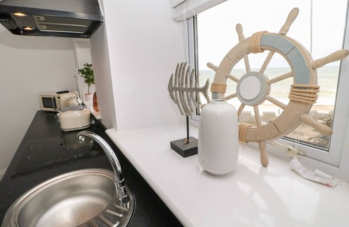 South Shields Cottage | THE LOOK OUT, pet friendly, with a garden in South Shields