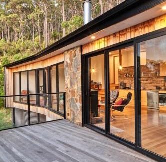 Eaglehawk Neck House | The Lookout House at Pirates Bay