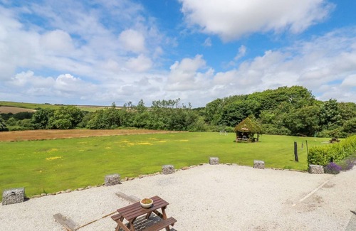 Truro Cottage | THE LOOKOUT, romantic, character holiday cottage in Goonhavern