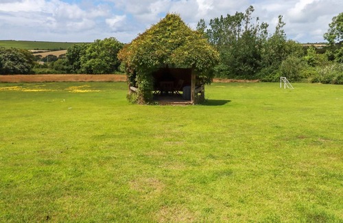 Truro Cottage | THE LOOKOUT, romantic, character holiday cottage in Goonhavern