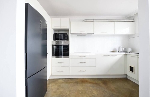 St Kilda Apartment | The Lookout Sunny St Kilda Contemporary