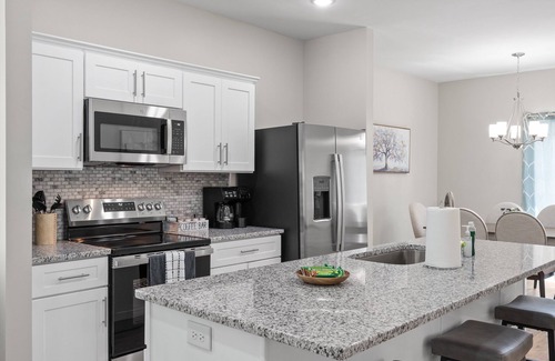 Clarksville House | The Lopez Lounge in Downtown (1018 Main St)