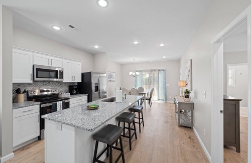 Clarksville House | The Lopez Lounge in Downtown (1018 Main St)