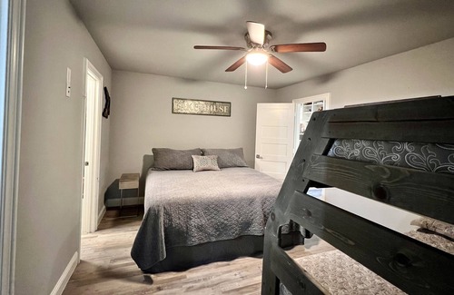 Gainesville Cottage | The Love Shack at Moss Lake