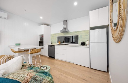 Blairgowrie House | The Love Shack, Blairgowrie - Romantic, private bungalow, walk to Blairgowrie village and beach