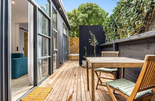 Blairgowrie House | The Love Shack, Blairgowrie - Romantic, private bungalow, walk to Blairgowrie village and beach