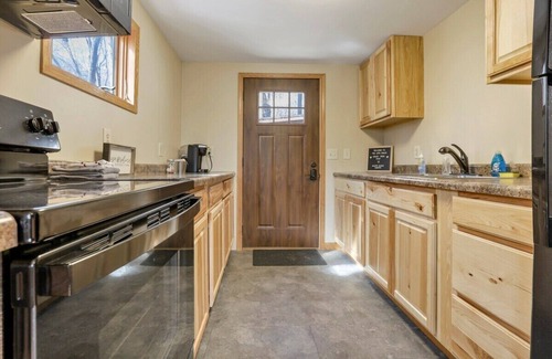 Rockbridge Cabin | The Love Shack (Hocking Hills Area)