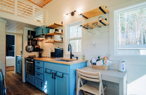 Vesta Cabin | The Lovers' Nest in Stuart, VA