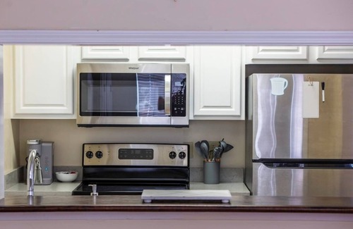 Oxford House | The Lummus Discounted rate for S. Carolina game!