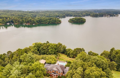 Gainesville House | The Lux Scandi-Manor on Lake Lanier that allows monthly/long term rentals