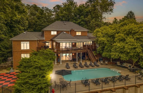 Gainesville House | The Lux Scandi-Manor on Lake Lanier that allows monthly/long term rentals
