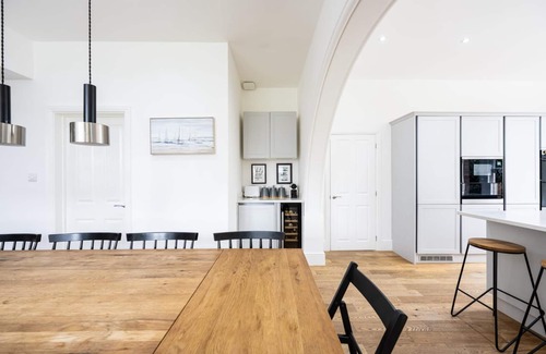 New Forest District Ski Chalet | The Lymington Hub Slps 13 hot tub/chef/spa
