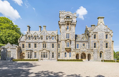 Newland Near Ulverston Cottage | THE MABEL SUITE STONE CROSS MANSION, family friendly in Ulverston