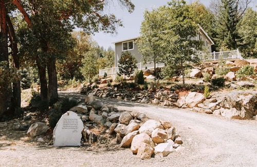 Ashland House | The Madrone House, Country Getaway with Mountain Views and Fresh Air.