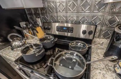 Gracewood House | "The Magnolia" 2 QN BD/2BA/2Workstations/Fast WiFi