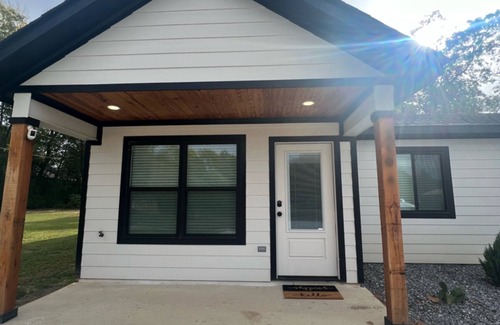 Jonesville House | “The Magnolia Inn” A comfortable, clean, & cozy stay