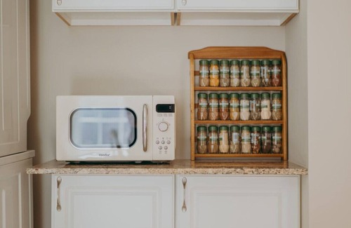 Lancaster Apartment | The Maisonette on Duke | King Bed, Chic, Downtown Lancaster