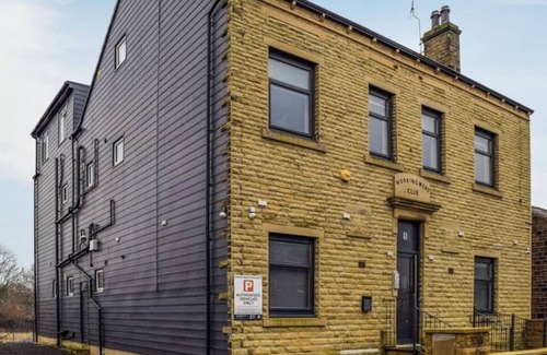 Huddersfield Apartment | The Manor Suites