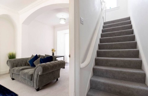 Jarrow House | The Maple Haven – Spacious 3BR w/FREE Parking
