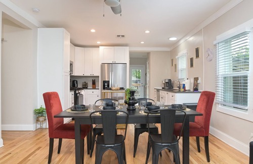 Near East Side House | The Marbled Speakeasy - Luxury Home w/backyard. 3 minutes to the Alamo!