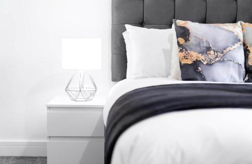 Smethwick Apartment | The Marson's Collection - 2 Bedroom Apartment - Balcony - Secure Parking - 4MC