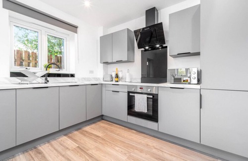 Smethwick Apartment | The Marsons Collection - 2 Bed - Parking - Balcony