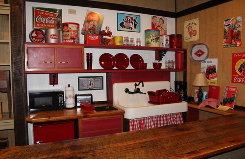 New Plymouth Cabin | The Martin Country Store Cabin centrally located within the Hocking Hills
