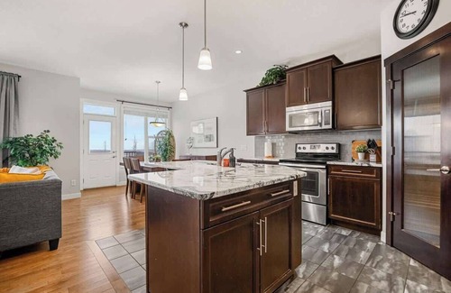 Symons Valley House | The Mask 5BD Movie Room 9 Guests