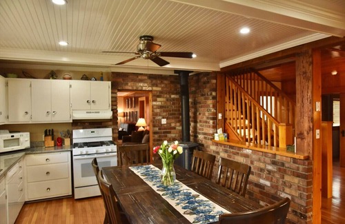 McCloud House | The McCloud Vacation Home on Mt. Shasta Sleeps 10+