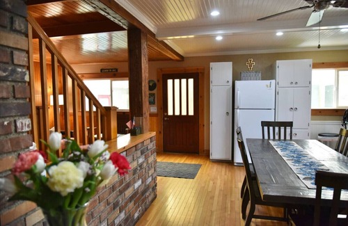 McCloud House | The McCloud Vacation Home on Mt. Shasta Sleeps 10+