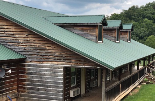 Eucha House | The Meadows Lodge is a Hotel style lodge with 8 rooms and 2 suites available.