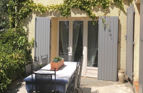Saint-Maximin House | 'The Meeting' in Saint Maximin, Uzes