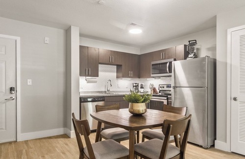 Tuscaloosa Condo | The Melanie 1st Floor Riverfront Condo with Pool & Gym Access